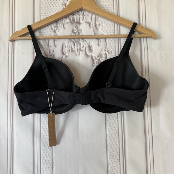NWT SKIMS Fits Everybody T-Shirt Demi Bra Onyx Black Size 36C $54 - Picture 5 of 12